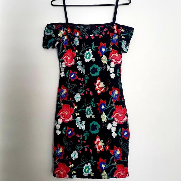 GUESS Off-Shoulder Embroidered Floral Knit Lace Dress Lined Short Holiday Party - Picture 2 of 10